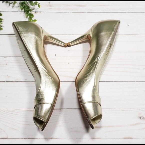 Stuart Weitzman Gold Heels - Picture 4 of 7